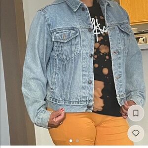 Red Tag Levi’s Light Wash Heavy Weight Denim Jacket